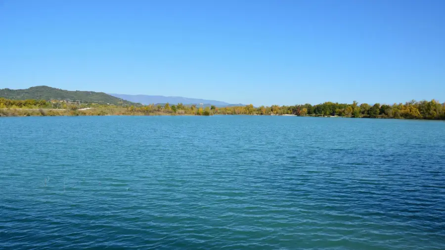 Sardegna, più laghi aperti a sport e turismo: nuove regole sul demanio idrico